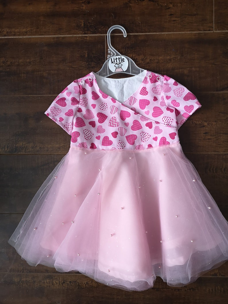 Photoshoot dress size 2-3 years Girls Pink Heart dress for Valentines Day or Birthday Short sleeves Tulle twirling skirt