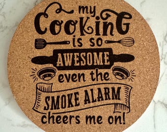 Dessous de plat de cuisine amusant - Plaque chauffante - dessous de plat en liège - Accessoires de dîner - cadeau pour cuisinier - cadeau pour hôte - cadeau de dîner - casseroles et poêles