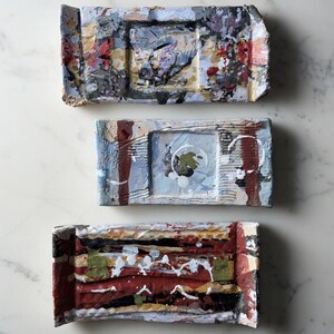 Handgemaakte keramische serveerschalen set van 3, abstracte serveerschalen, eigentijds sculpturaal servies