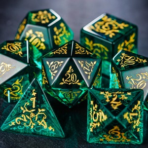 Green Glass Plant Vine Motif Dice Set