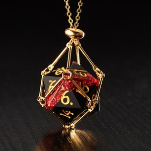 Rode klatergoud F-woord dobbelstenen set D20 Necklace