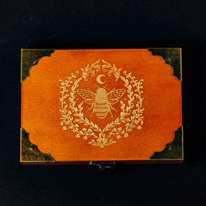 Retro Wood Plant Bee Motif Dice Box