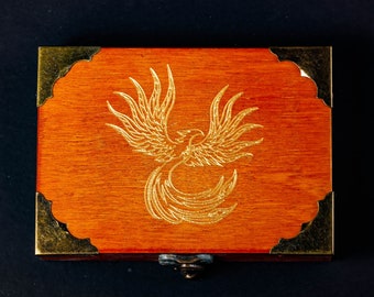 Retro Wood Phoenix Motif Dice Box