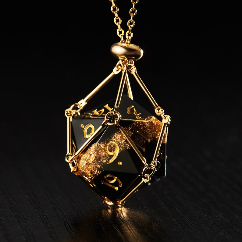 Jeu de dés en feuille d'or noirs D20 Necklace