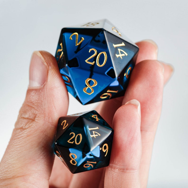 Jeu de dés en verre bleu foncé Chonk D20