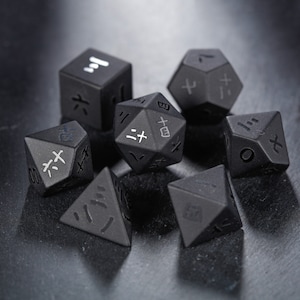 Jeu de dés kanji en relief avec pierres précieuses et obsidienne Full Set