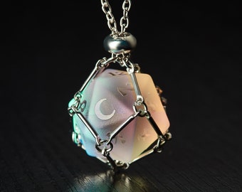 Collier D20 Lune de verre fantastique en relief