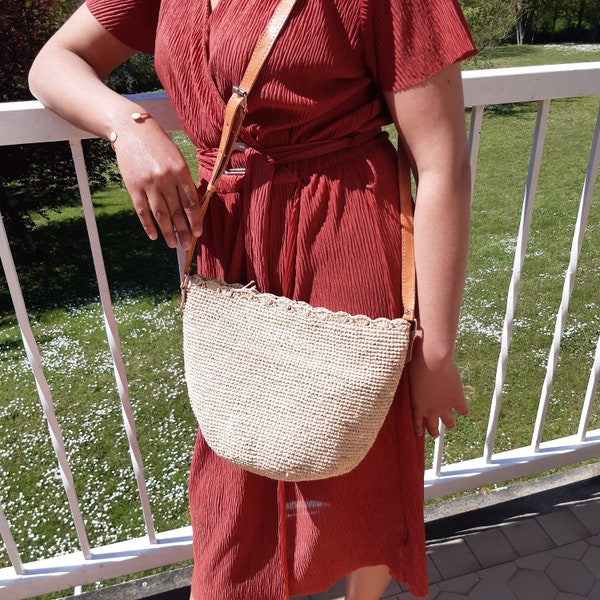 Sac bandoulière au crochet raphia