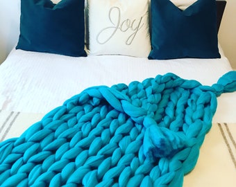 Chunky Knit Merino Wool Blanket: Giant Cozy Bedding