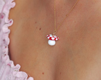 Collier pendentif champignon Woodland Toadstool - Charme de lampadaire fait à la main, collier souvenir de conte de fées parfait, différentes couleurs disponibles!