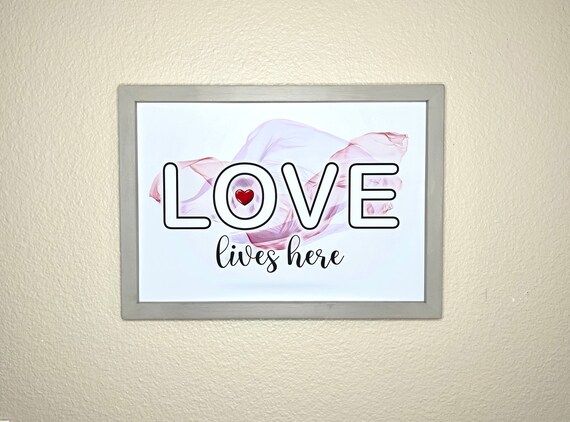 NEW!~Black Wood Word Art Sign~"LOVE LIVES HERE"~Stand~Home Decor~Picture/Plaque 