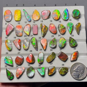 Ammolit En unik 100 % naturlig fantastisk eldammolit cabochon lös ädelsten för smyckestillverkning Kod MI-1938