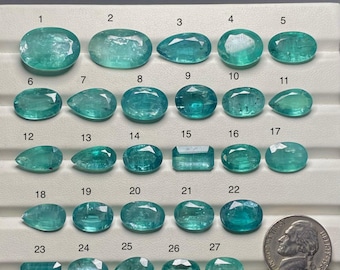 Cianita de Paraiba tallada en facetas. Piedra preciosa suelta de cianita 100 % natural de primera calidad para joyería. Código MI-1826.