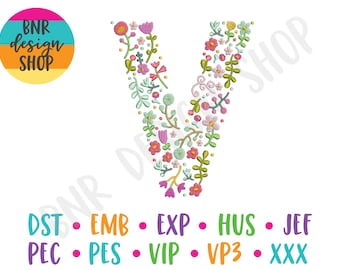 Puede incluir: Diseño de bordado floral de la letra V. La letra está formada por flores y hojas rosas, verdes y azules. El diseño es perfecto para proyectos de bordado, como ropa, decoración del hogar y más.