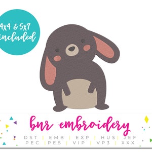 Puede incluir: Un dise&ntilde;o de bordado digital de un lindo conejito marr&oacute;n con orejas rosas. El dise&ntilde;o est&aacute; disponible en tama&ntilde;os de 4x4 y 5x7 pulgadas. El texto "bur embroidery" se muestra debajo del conejito.