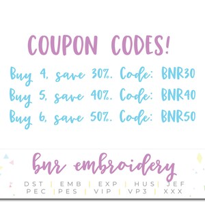 K&ouml;nnte beinhalten: Eine rosa und blaue Grafik mit dem Text "COUPON CODES!" und einer Liste von Rabattcodes f&uuml;r den Kauf von 4, 5 oder 6 Artikeln. Die Codes sind BNR30, BNR40 und BNR50. Die Grafik enth&auml;lt auch den Text "bur embroidery" und eine Liste von Stickdateiformaten.