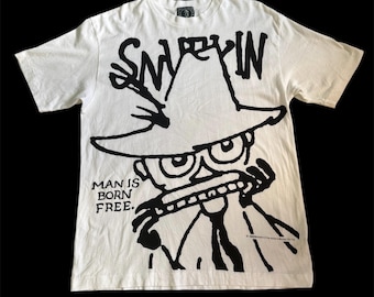 ヴィンテージ オリジナル 1990 スナフキン フルプリント「ムーミンシリーズコミック」スウェーデンの子供向けファンタジー漫画 Tシャツ