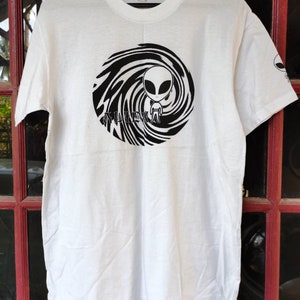 NOS Vintage 90&#39;s Alien Workshop Cartoon Alienate Fashion Victim Tshirt Size M