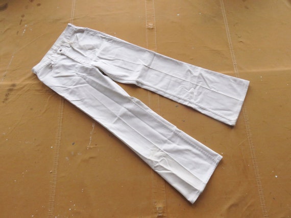 27 x 30 70s Levi's White Textured Bell Bottoms Pa… - image 1