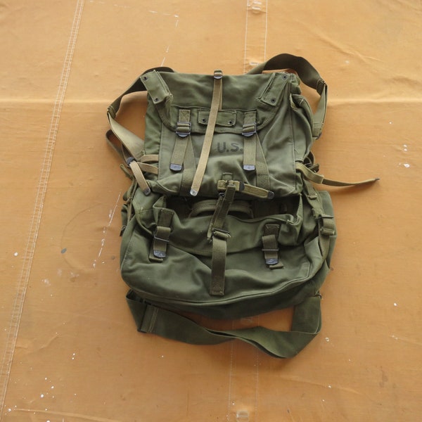 Vintage 40s / 50s US Army Rucksack / Canvas Green Military Army Backpack 1940s 1950s