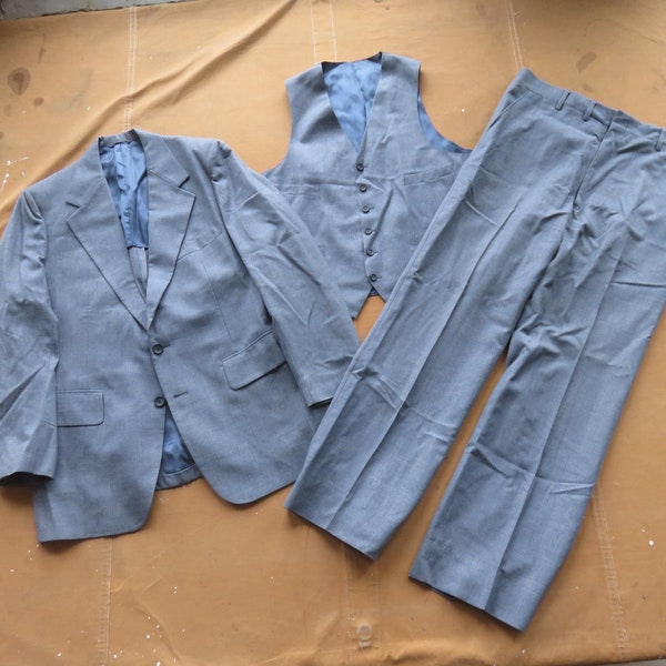 Medium / Size 40 70s Three Piece Pinstriped Suit / Jacket Vest Pants 1970s Wool Mens Baby Blue Suit 40 Chest 35 Waist