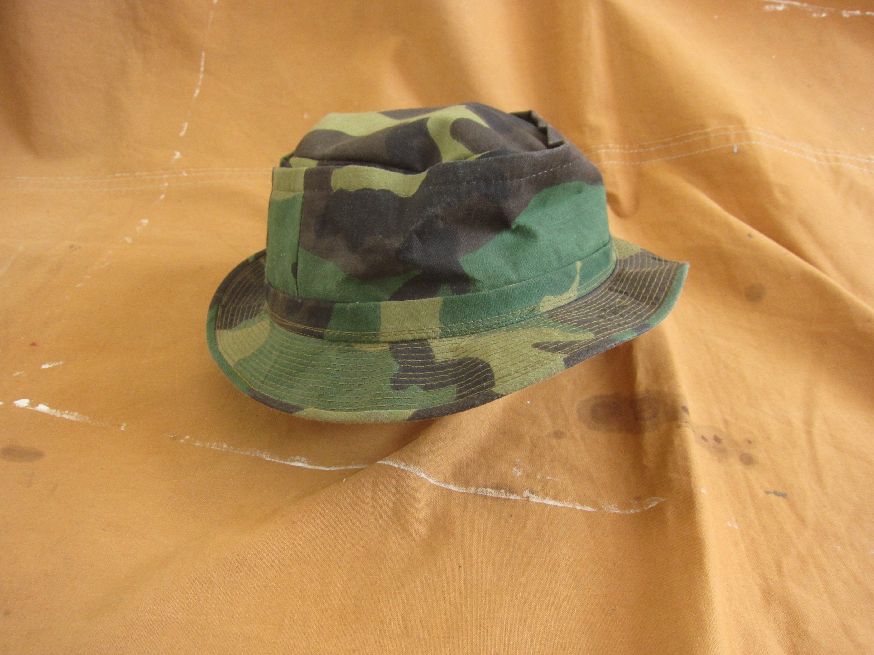 Medium 70s Camouflage Bucket Hat / Camo, Full Brim, Sun Hat