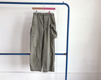 Pantaloni cargo HBT dell'esercito americano, taglia 27, modello anni '40 / Pantaloni in twill a spina di pesce, stile militare.