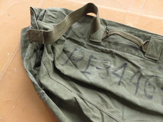 Vintage 60s / 70s US Army Painted Duffel Bag / Se… - image 2