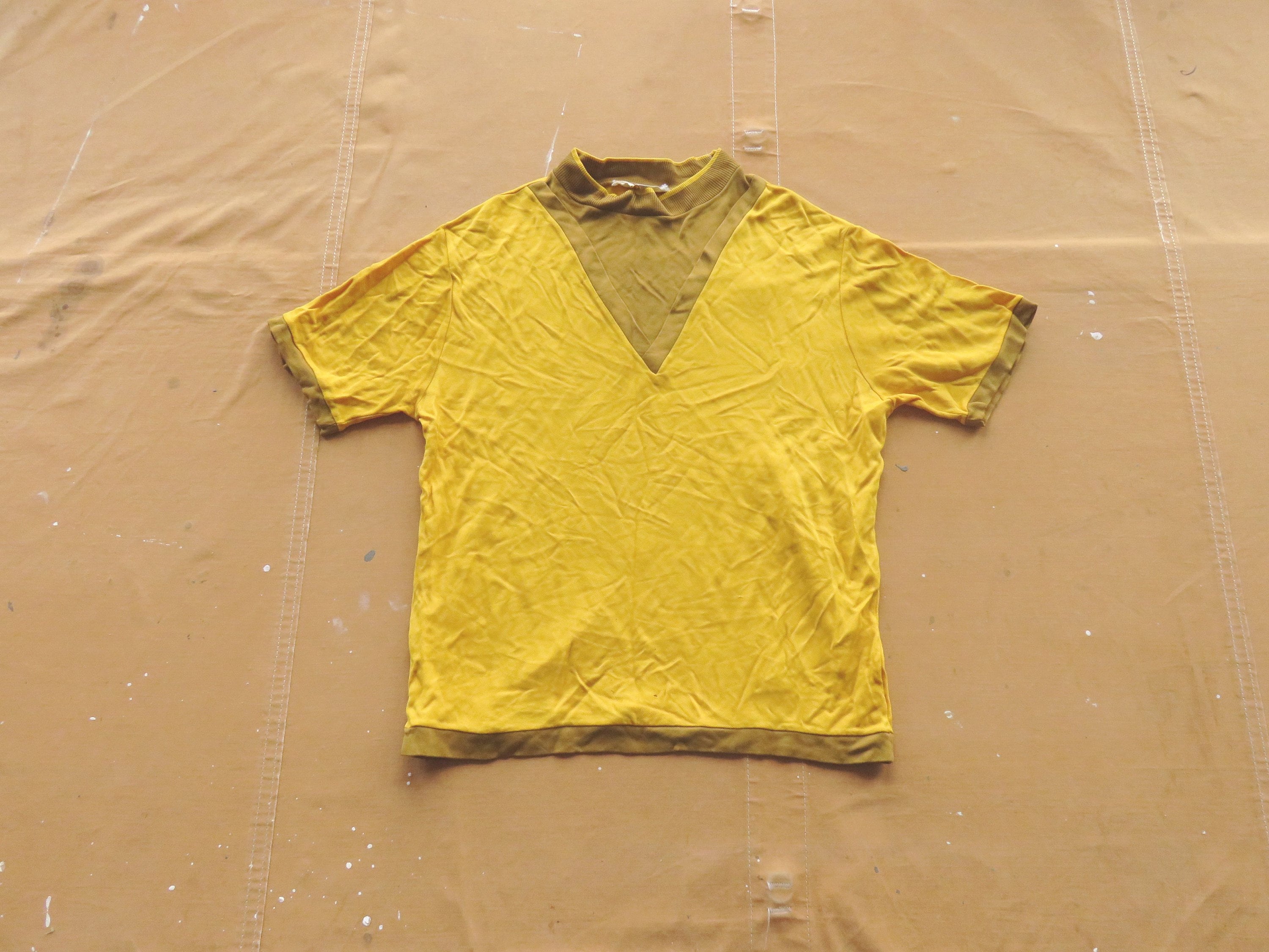 Medium 60s Golden Yellow Woven Nylon T-shirt / Mock Neck V Neck