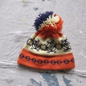 XL / XXL 70s Wool Ski Hat / Roasty Toasty Pom Pom Hat Orange Blue 1970s