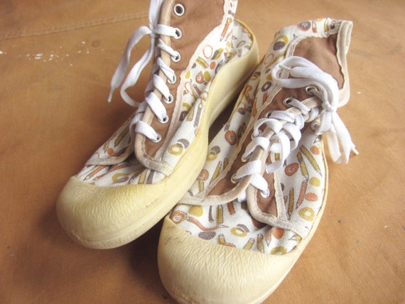 Women's 8.5 80s Novelty Print Canvas Sneakers / R… - image 10