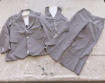 Rozmiar 36 / S Trzyczęściowy, lekki, letni garnitur w brązową kratkę Gingham z lat 70. / Brązowa, bawełniana mieszanka w kratkę Gingham z lat 70. Kurtka, kamizelka, spodnie