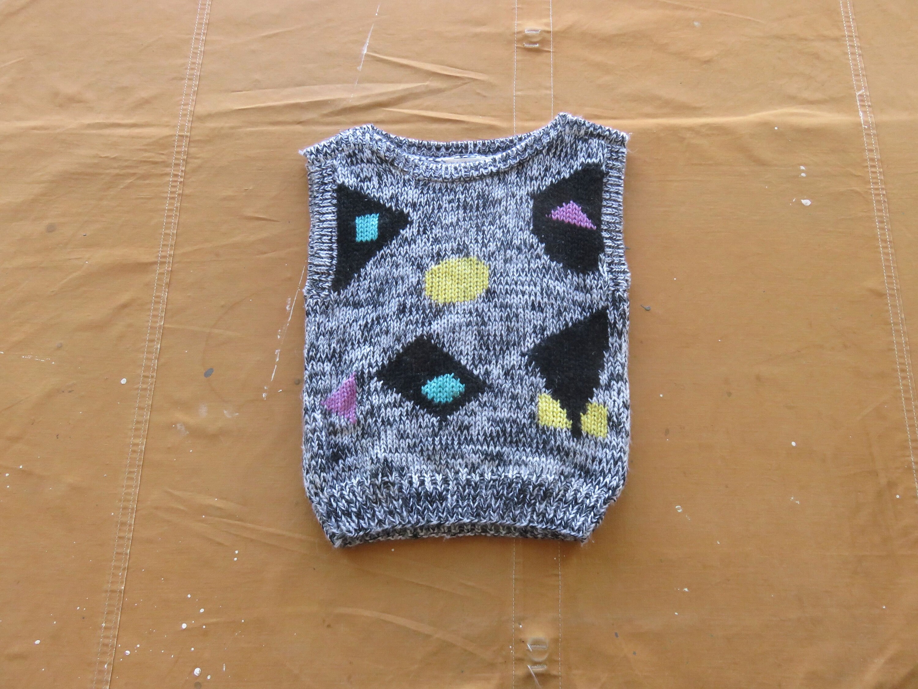 Small 80s Geometric Funky Sweater Vest / Mod Abstract Art Acrylic Black White Gem Tone Vest 80s Cute