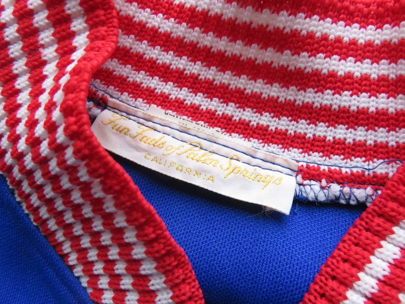 May include: A white tag with gold lettering that reads "Fun Fads of Palm Springs, California". The tag is attached to a blue and white striped knit collar.