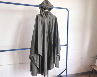 Poncho militar vintage con capucha / Chaqueta impermeable verde militar