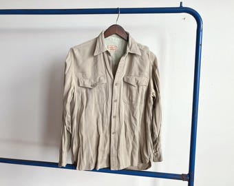 Camisa de gabardina de rayón de los años 50, mediana, beige caqui, desgastada, de oficial militar, años 50