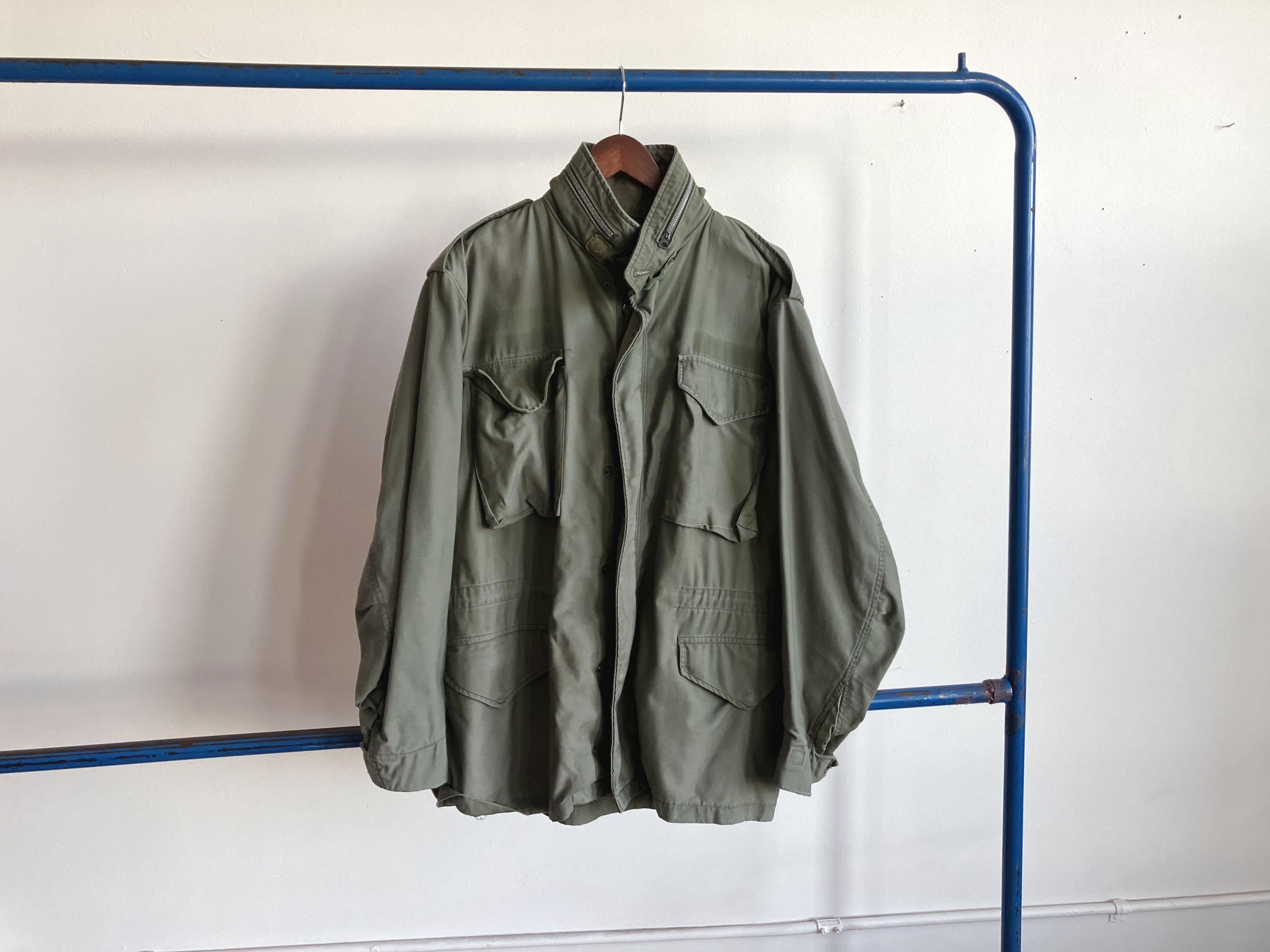 Medium Regular 60s US Army M-65 Field Jacket / 1960s Military Coat 