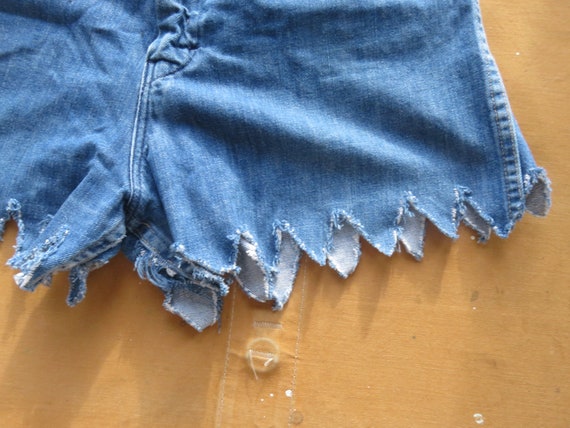 28 Waist 50s Zig Zag Cut Off Jean Shorts / Penney… - image 5