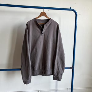 Large / XL 90s Faded Gray Henley Sweatshirt / Long Sleeve Frayed Distressed