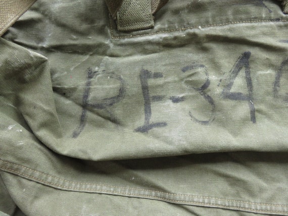 Vintage 60s / 70s US Army Painted Duffel Bag / Se… - image 5