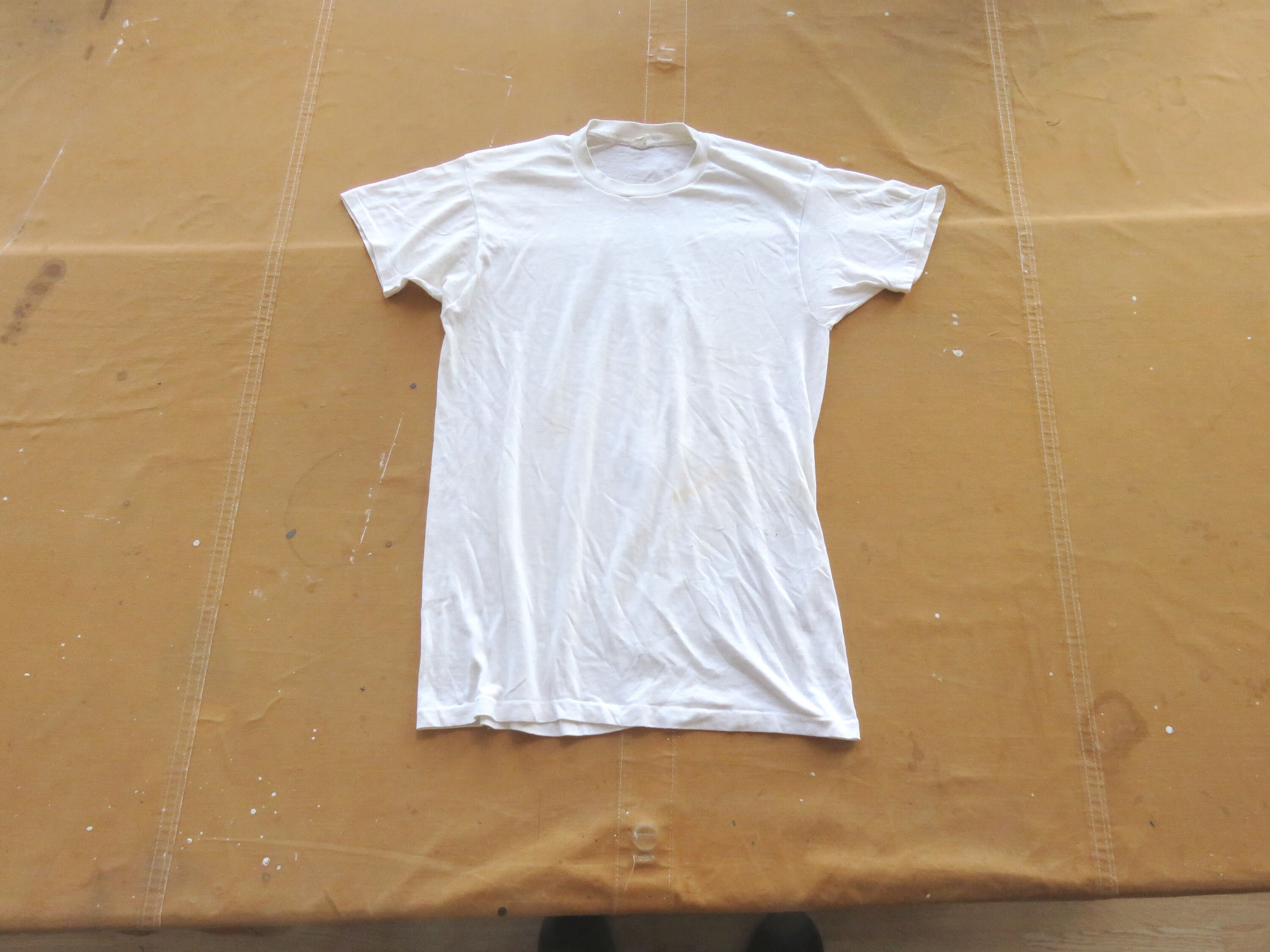 Large 70s Distressed White T-shirt / Polyester Cotton Blend