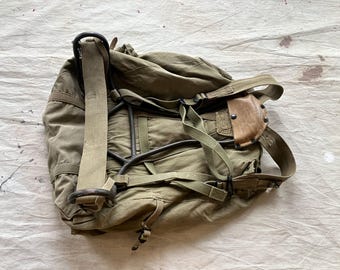 Vintage 40s US Army Frame Backpack / Canvas Green Military Army