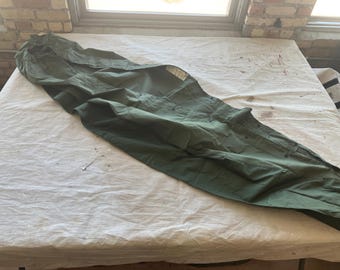 Vintage 60s US Army Cotton M-1945 Sleeping Bag Cover / Mint Condition Green Utility Fabric Heavy Cotton Poplin Mummy Bag 1960s Vietnam
