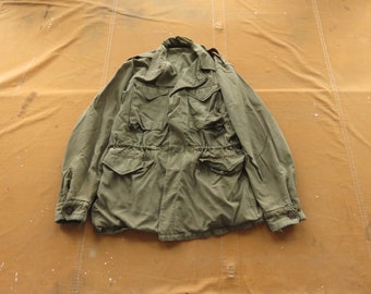 Small 40s US Army M-43 Field Jacket / Cotton Sateen Size 36 Long Trashed Thrashed Frayed Faded Distressed 1940s Military Jacket