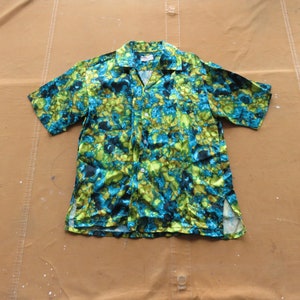 Small 60s Watercolor Print Loop Collar Shirt / Novelty Print 1960s Short Sleeve Mens Shirt