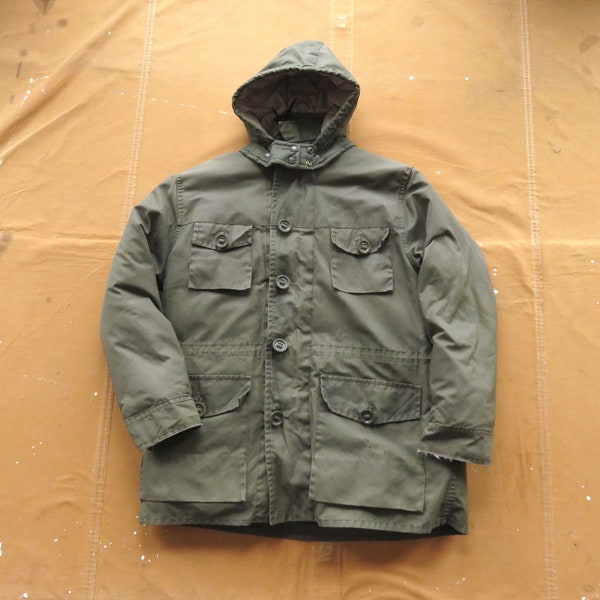 Large 60s Pioneer Canadian Military Style Down Parka / Field Jacket Nylon Shell Quilted Down Insulated Liner 1950s 1960s Hooded Jacket