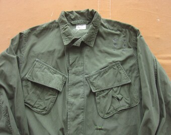 Small / Medium 60s US Army Poplin Cotton Jungle Jacket / Vietnam