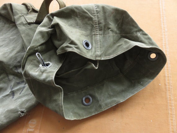 Vintage 60s / 70s US Army Painted Duffel Bag / Se… - image 10