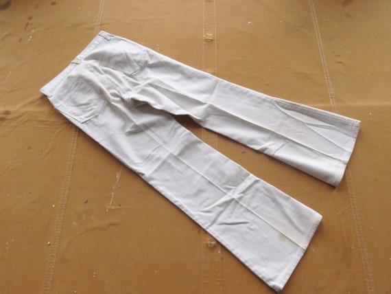 27 x 30 70s Levi's White Textured Bell Bottoms Pa… - image 9