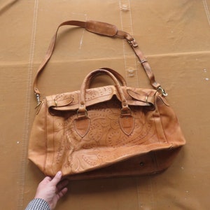 Vintage grote leren plunjezak / schouderriem bloemen handgemaakt leer